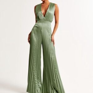 IN SEARCH OF Abercrombie & Fitch Sage Green Pleated Jumpsuit
